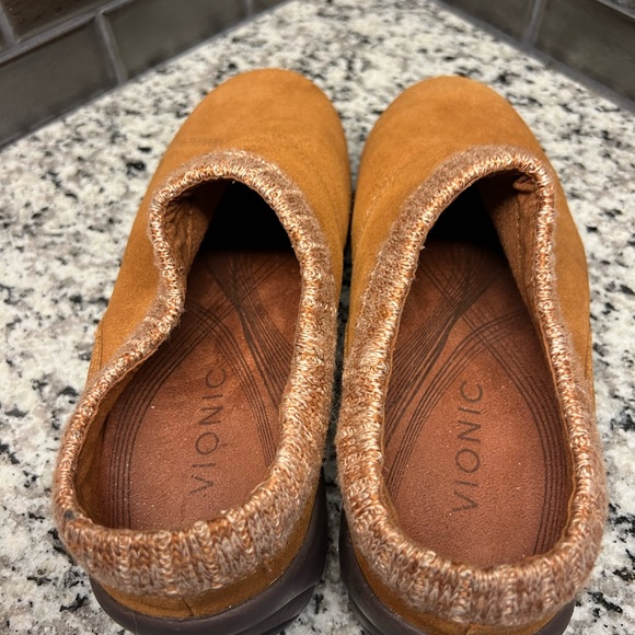 Vionic slip-on clogs. Size 8.5, EUC! - Picture 7 of 9